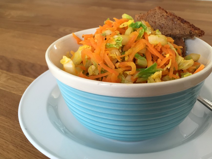 Nem mad - Nem varm kålsalat med kinakål & gulerødder